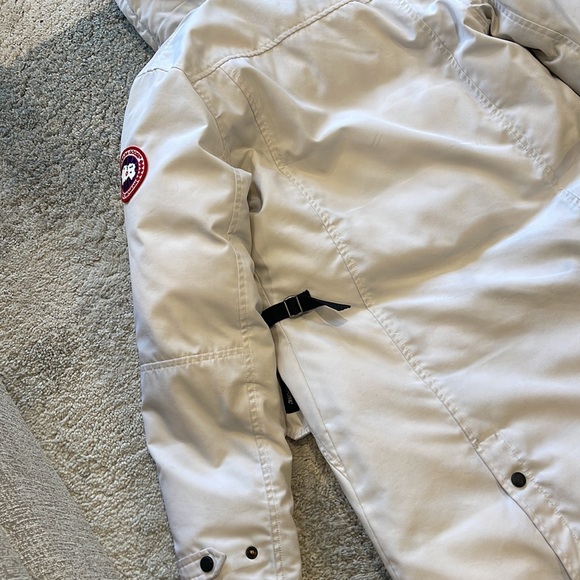 Canada goose size small. - Picture 6 of 9